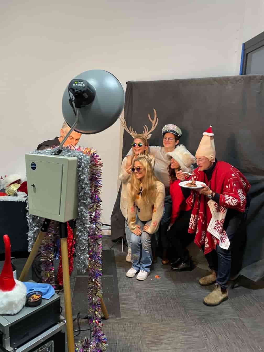 holiday-party-photo-booth-costumes